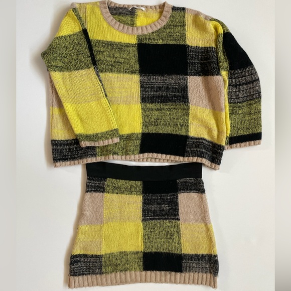 Tartán Plaid Sweater Set from Patricia Fields - Picture 4 of 6